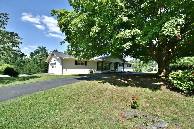 7769 Devonshire Dr, Knoxville, TN 37919