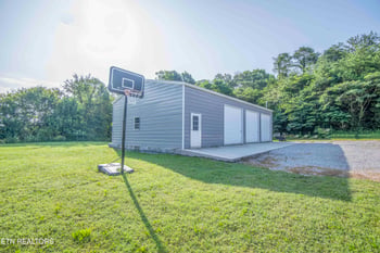 777 Cress Ln, Lenoir City, TN 37772
