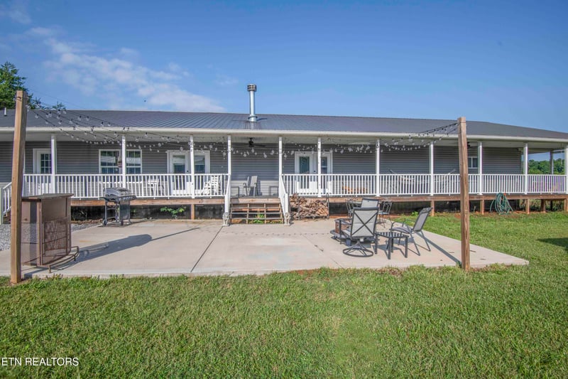 777 Cress Ln, Lenoir City, TN 37772
