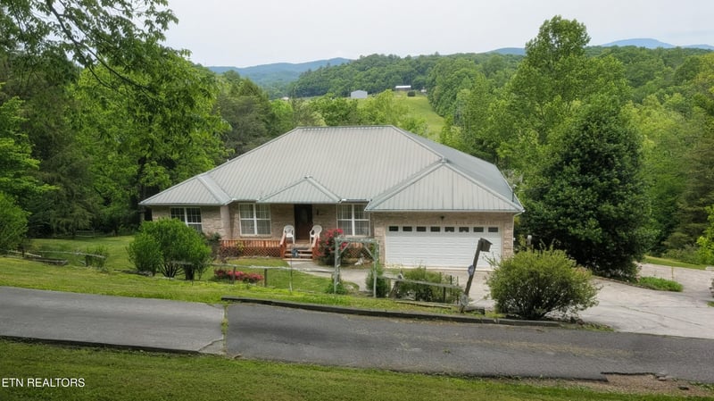 777 Poplar Creek Rd, Oliver Springs, TN 37840