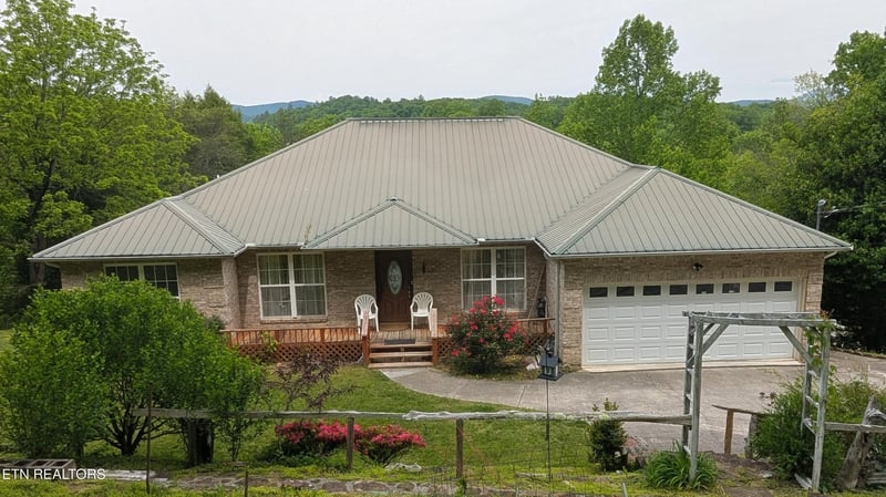 777 Poplar Creek Rd, Oliver Springs, TN 37840
