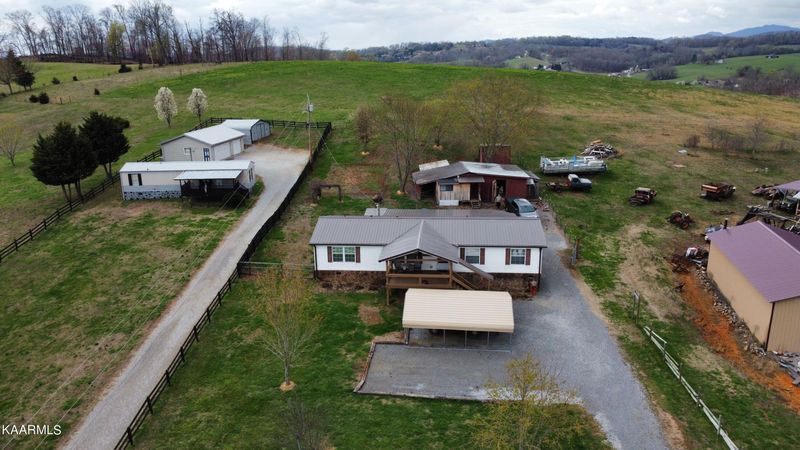 778 Howell River Rd, Rutledge, TN 37861