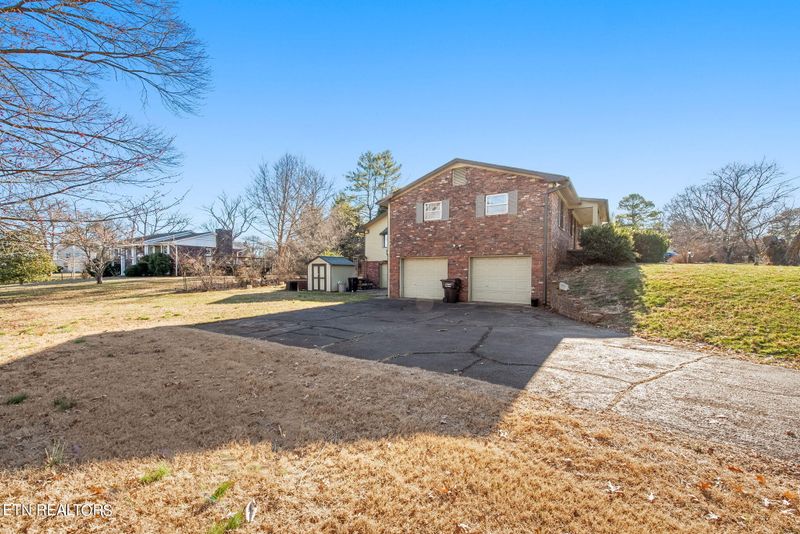7781 Devonshire Dr, Knoxville, TN 37919