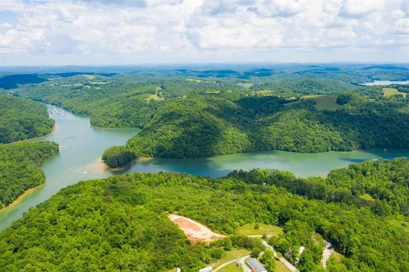 779 Landmark Rd, Jacksboro, TN 37757