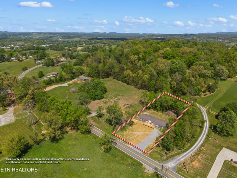 779 Silver City Rd, Whitesburg, TN 37891