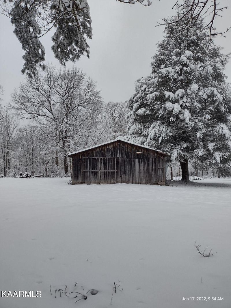78 Hillside Ln, Crab Orchard, TN 37723