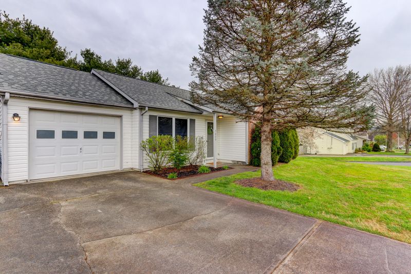 7800 Castlehill Ct, Powell, TN 37849