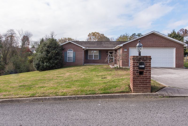 7800 Verona Ln, Powell, TN 37849