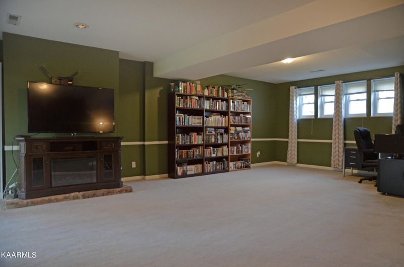 7801 Ashley Rd, Powell, TN 37849