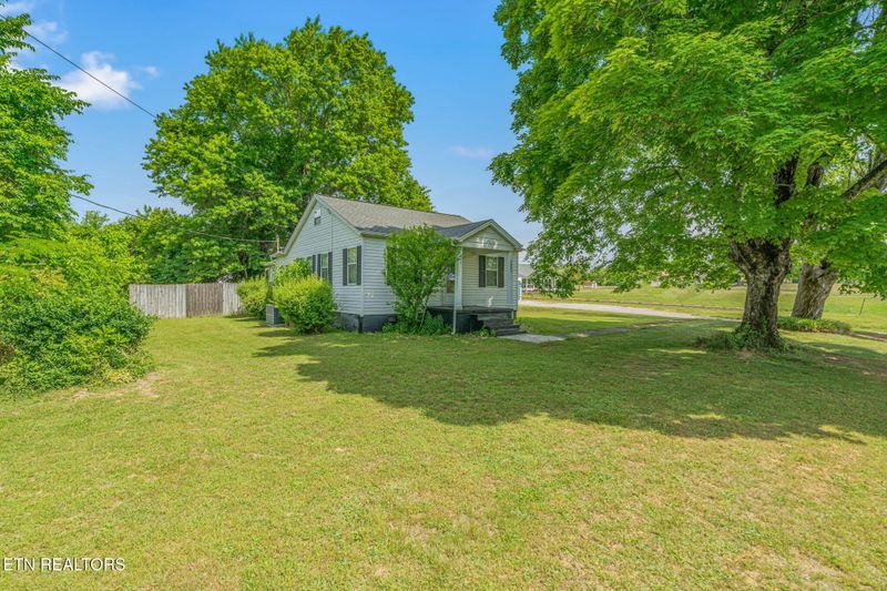 7801 Karnes Dr, Corryton, TN 37721