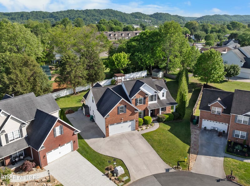 7803 Chillingsworth Ln, Knoxville, TN 37938