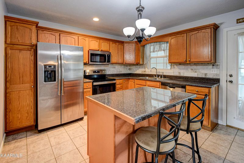 7804 Knowledge Ln, Knoxville, TN 37938