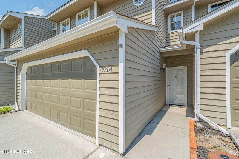 7804 Village Dr, Knoxville, TN 37919