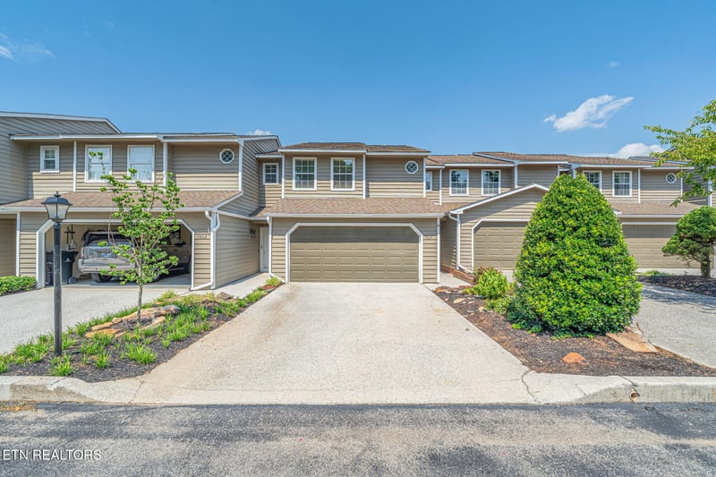7804 Village Dr, Knoxville, TN 37919