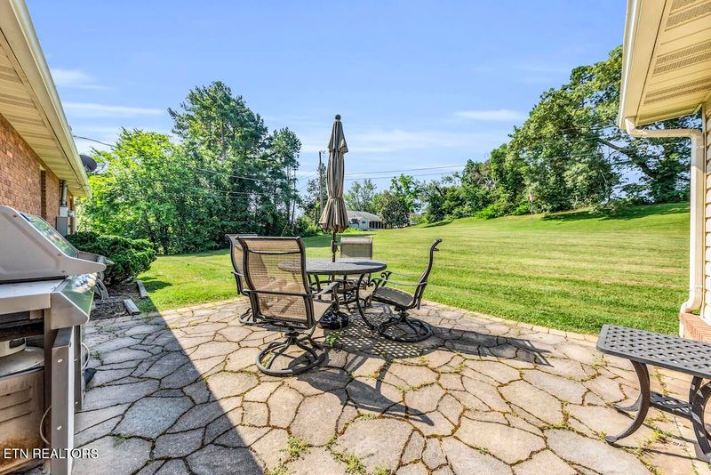 7805 Camberley Dr, Powell, TN 37849