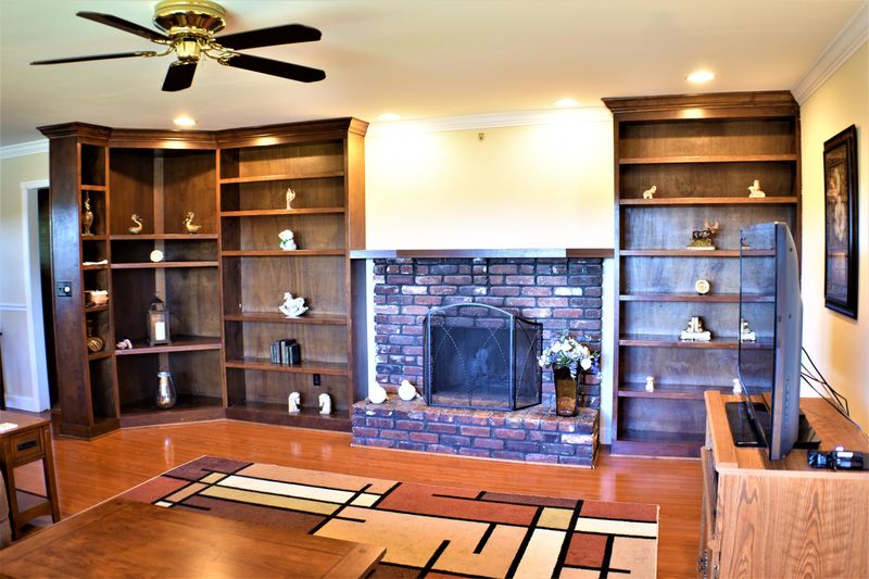 7805 Cedarcrest Rd, Knoxville, TN 37938