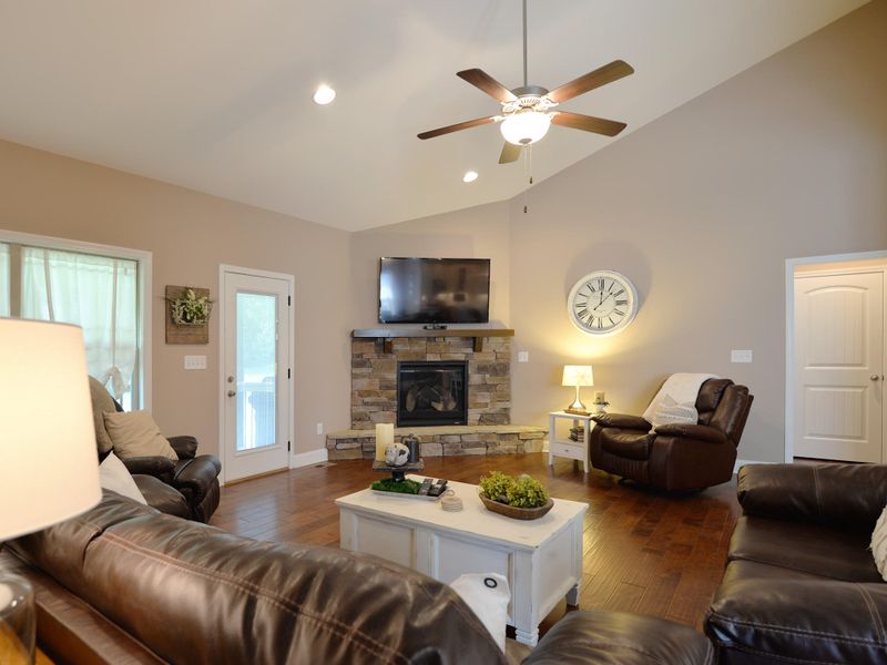 7807 Saddlebrooke Dr, Knoxville, TN 37938