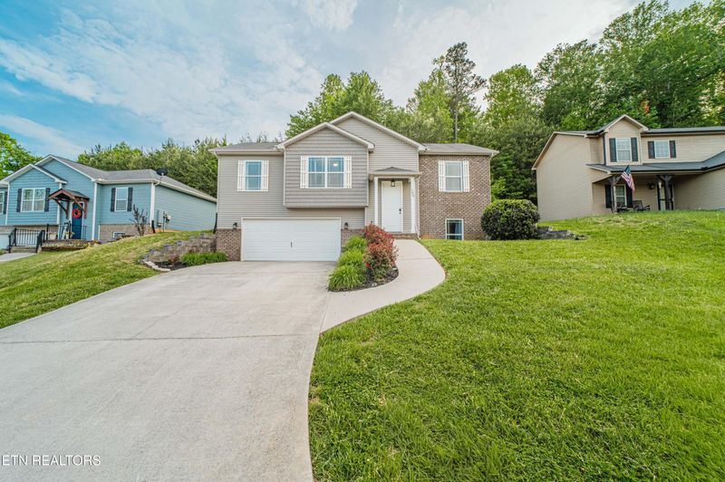 7809 Elkton Ln, Powell, TN 37849