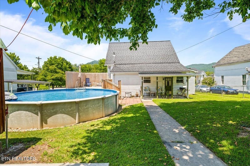 781 S Main St, Jellico, TN 37762