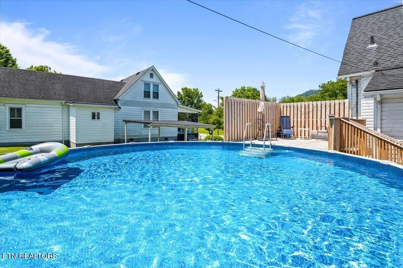 781 S Main St, Jellico, TN 37762
