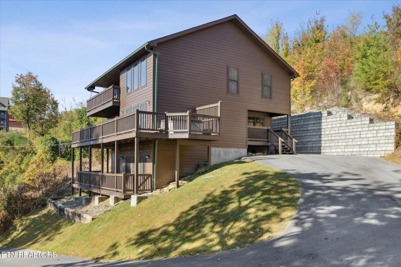 781 Village Loop Rd, Gatlinburg, TN 37738