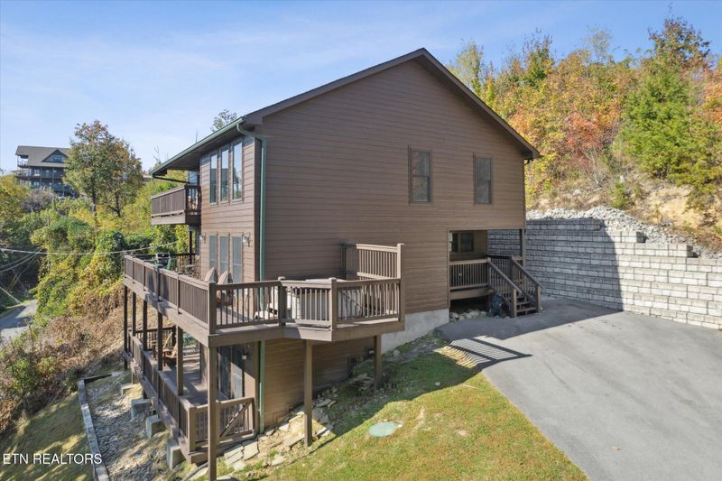 781 Village Loop Rd, Gatlinburg, TN 37738