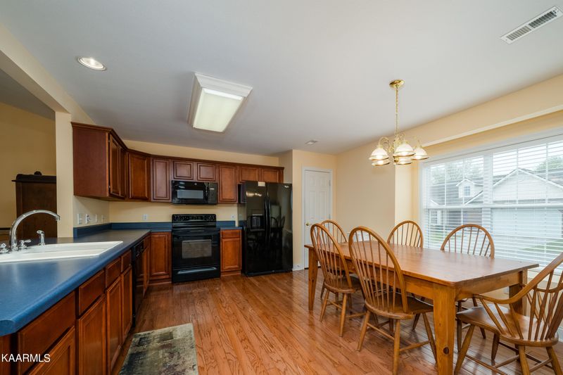 7815 Galaxy Way, Powell, TN 37849
