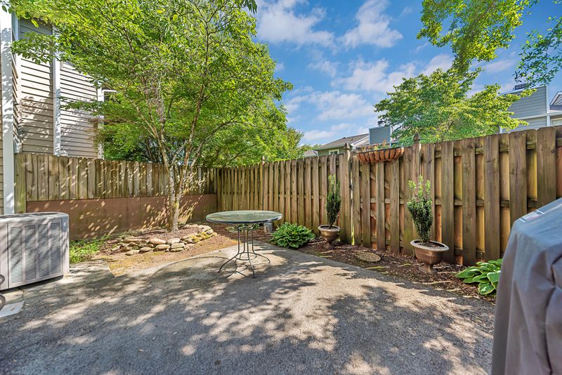 7818 Village Dr, Knoxville, TN 37919