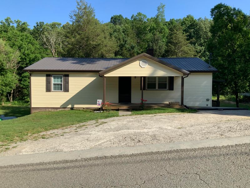 782 Cross Valley Rd, Lafollette, TN 37766