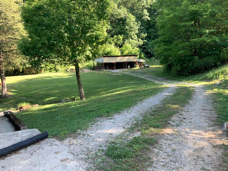 782 Cross Valley Rd, Lafollette, TN 37766