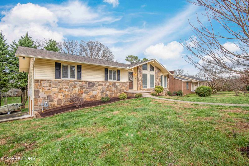 7820 Widdecomb Rd, Powell, TN 37849