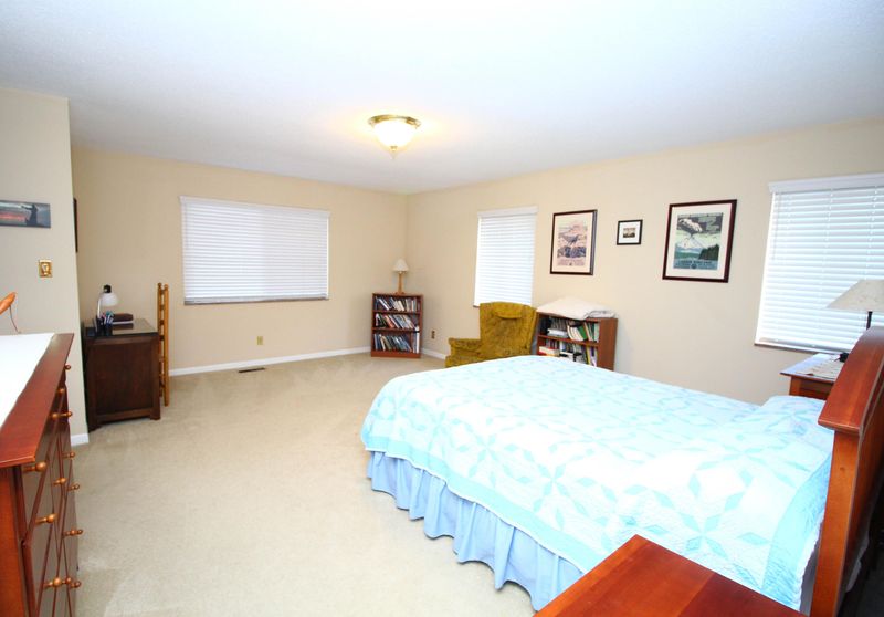7821 Widdecomb Rd, Powell, TN 37849