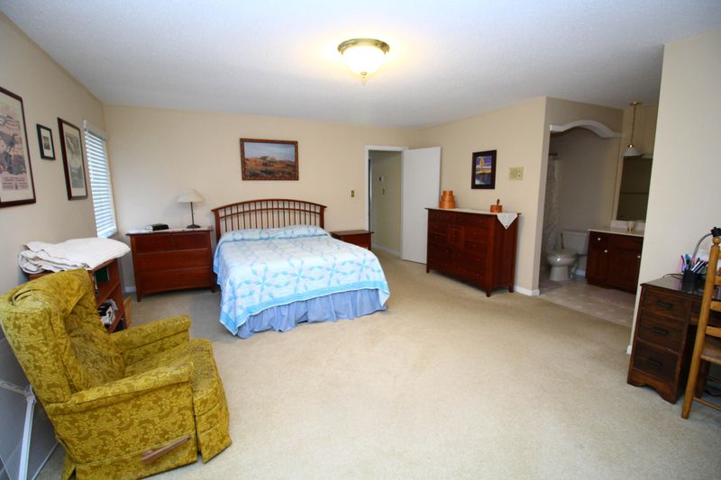 7821 Widdecomb Rd, Powell, TN 37849