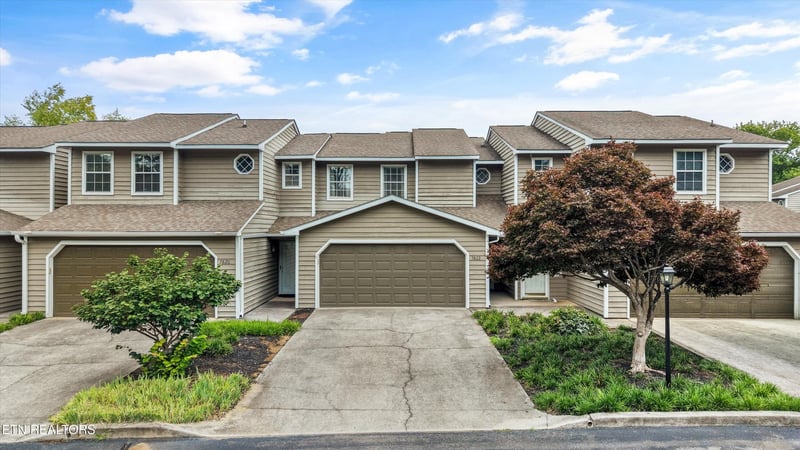 7822 Village Dr, Knoxville, TN 37919