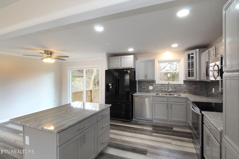 7824 Cedarcrest Rd, Knoxville, TN 37938