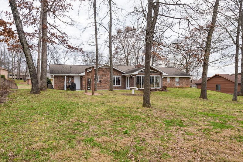 7825 Camberley Dr, Powell, TN 37849