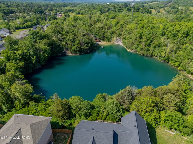 7826 Lake Mountain Ln, Knoxville, TN 37938