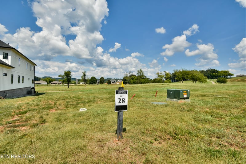 783 Black Bear Cir, Loudon, TN 37774