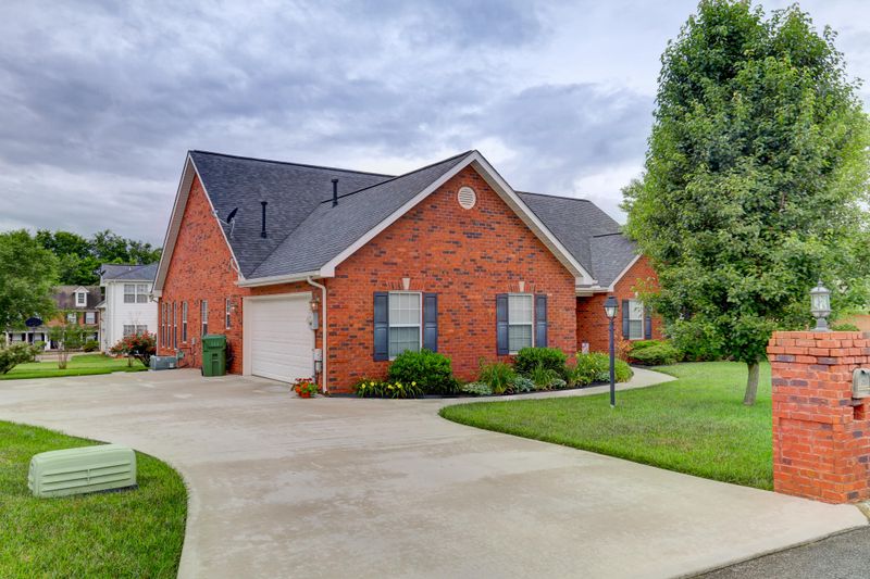 7843 Chillingsworth Ln, Knoxville, TN 37938