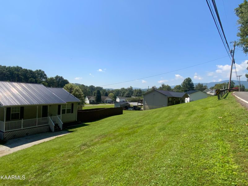 785 Butter And Egg Rd, Jacksboro, TN 37757