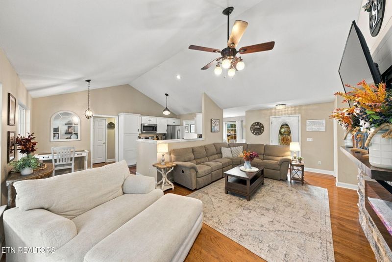 785 Harvest Meadows Dr, Kodak, TN 37764