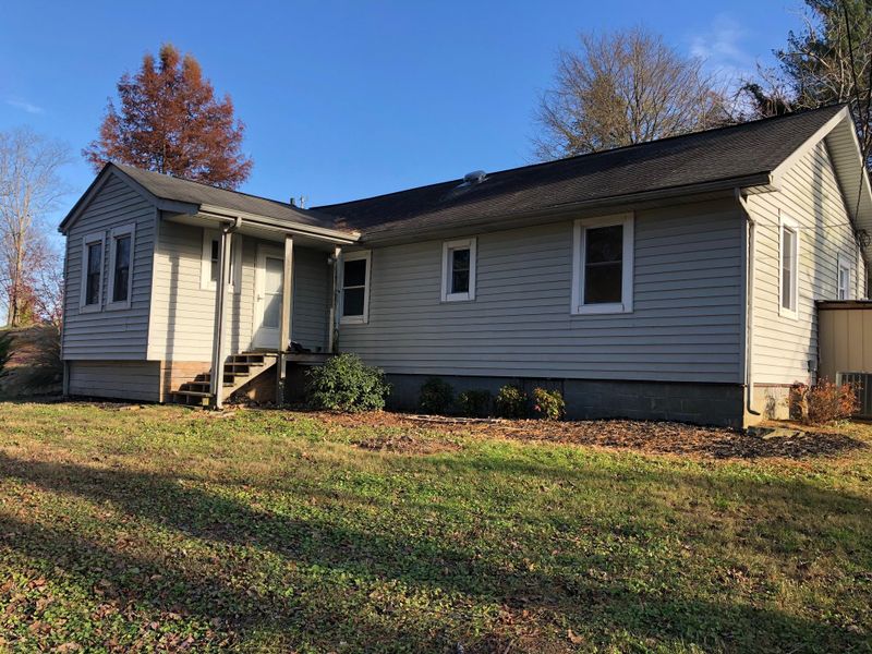 785 Laurel Rd, Clinton, TN 37716