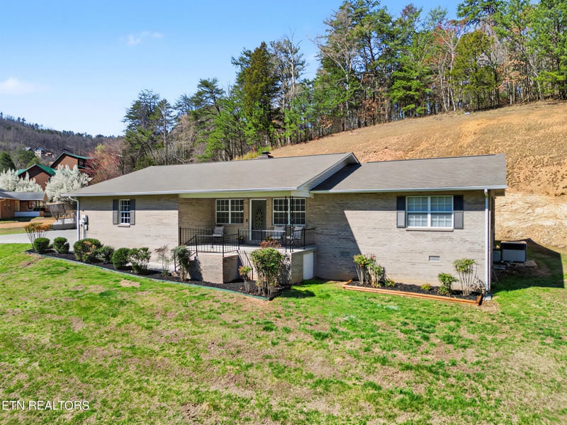 786 Pine Mountain Rd, Pigeon Forge, TN 37863