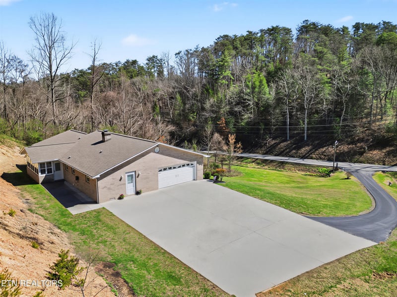 786 Pine Mountain Rd, Pigeon Forge, TN 37863