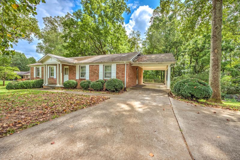 787 W Outer Dr, Oak Ridge, TN 37830
