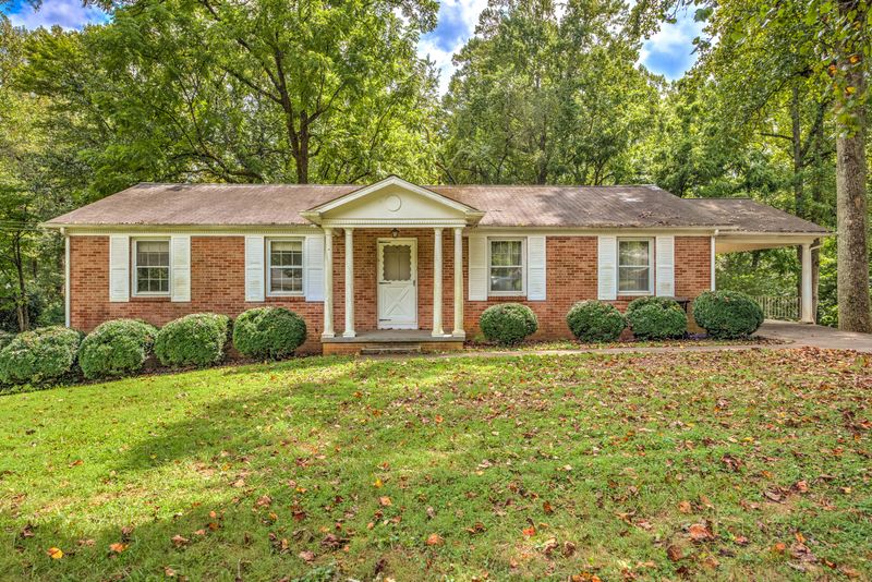 787 W Outer Dr, Oak Ridge, TN 37830