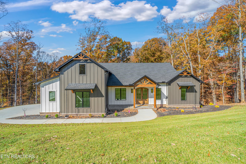 788 Blackberry Ridge Dr, Lenoir City, TN 37772