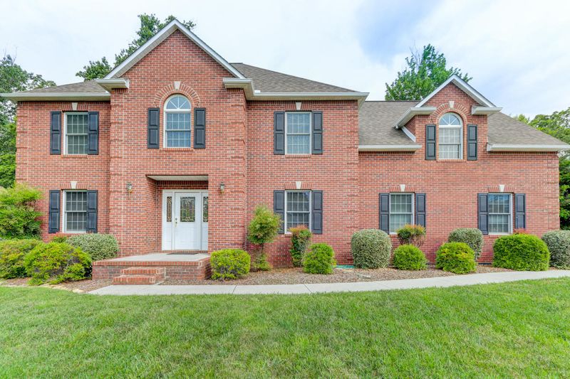 7881 Scenic Oaks Rd, Knoxville, TN 37938