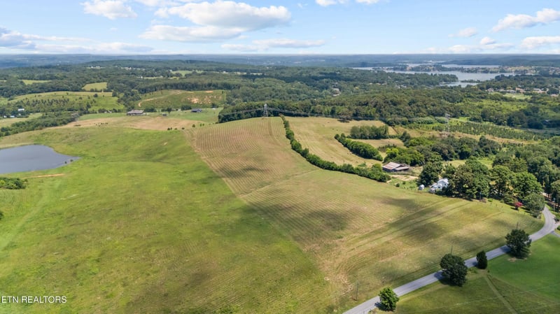 7883 Davis Ferry Rd, Loudon, TN 37774