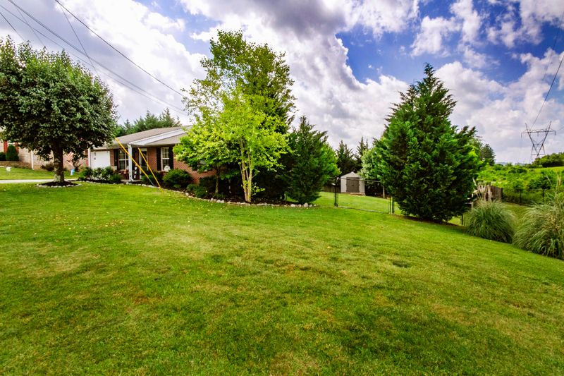 7900 Verona Ln, Powell, TN 37849